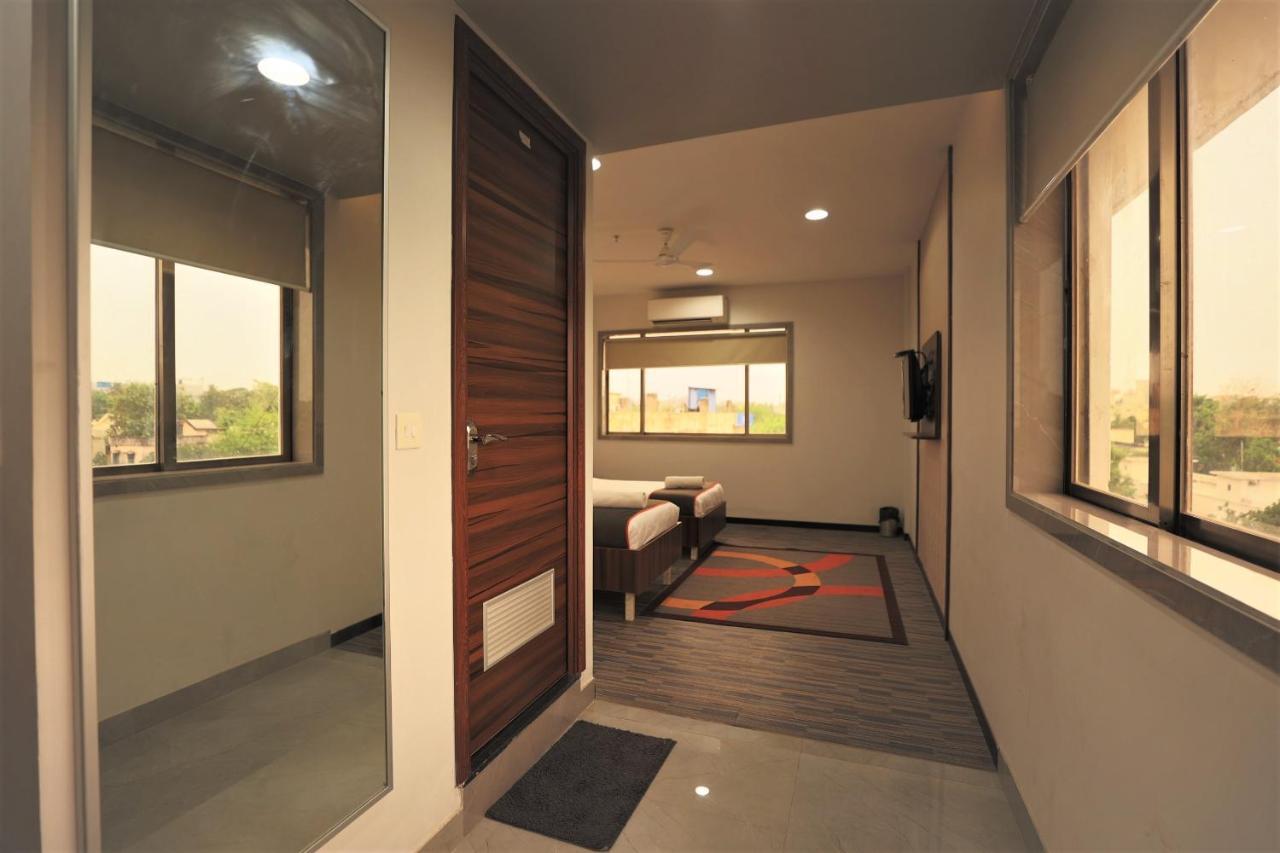 Crystal Urban Park Hotel Bhubaneswar Exterior foto