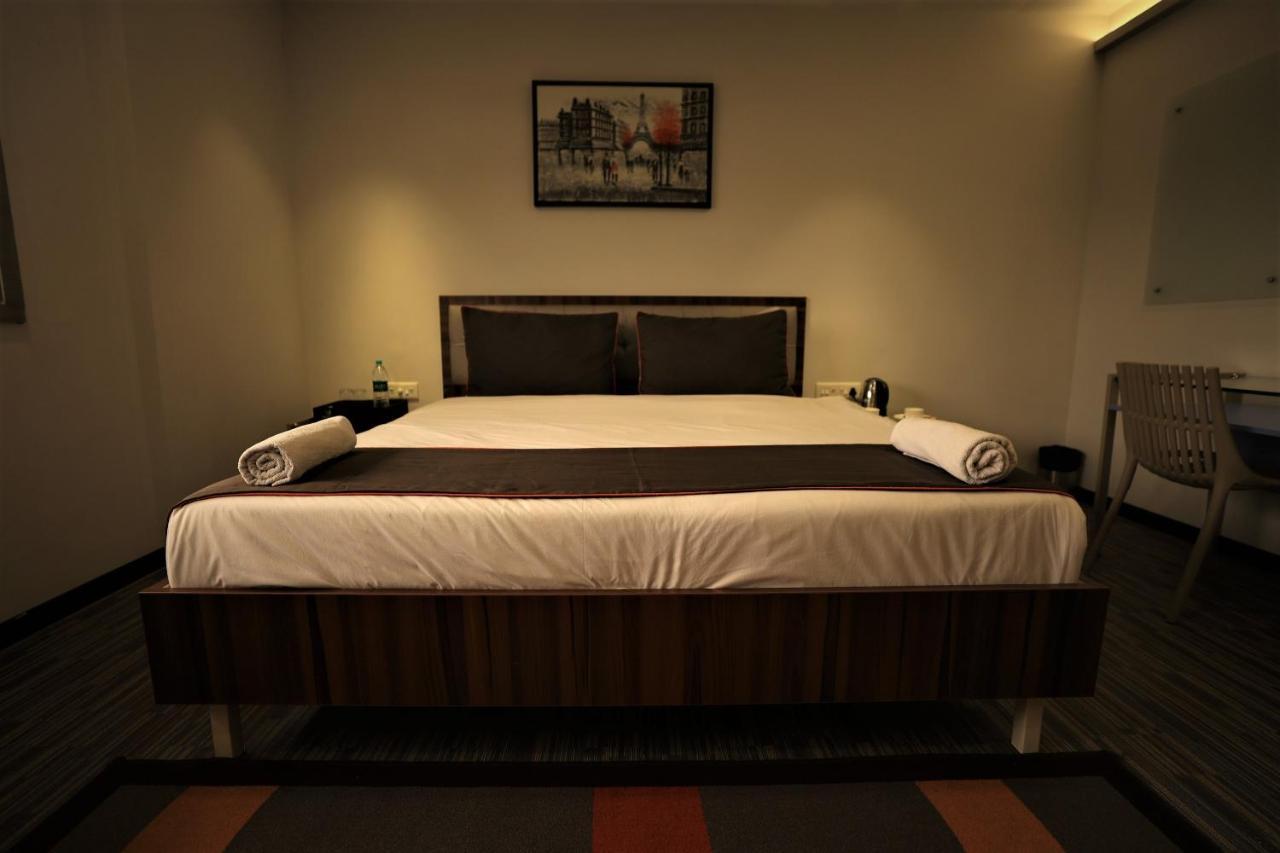 Crystal Urban Park Hotel Bhubaneswar Exterior foto