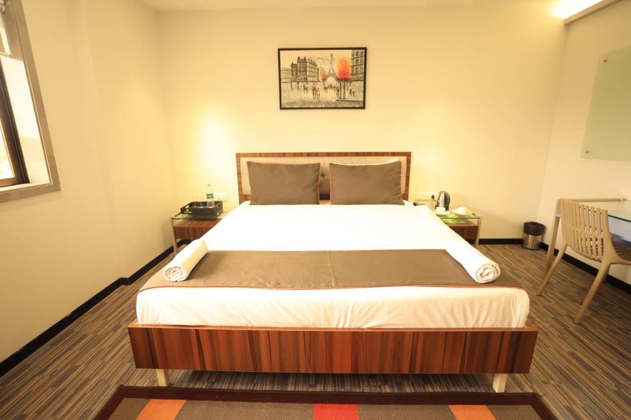 Crystal Urban Park Hotel Bhubaneswar Exterior foto